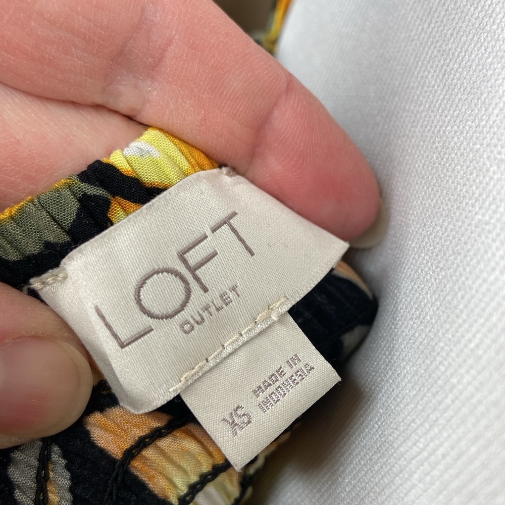 NWOT LOFT black w/🍋 jumpsuit, button front, elastic ruching back, size XS. CUTE - Picture 9 of 9